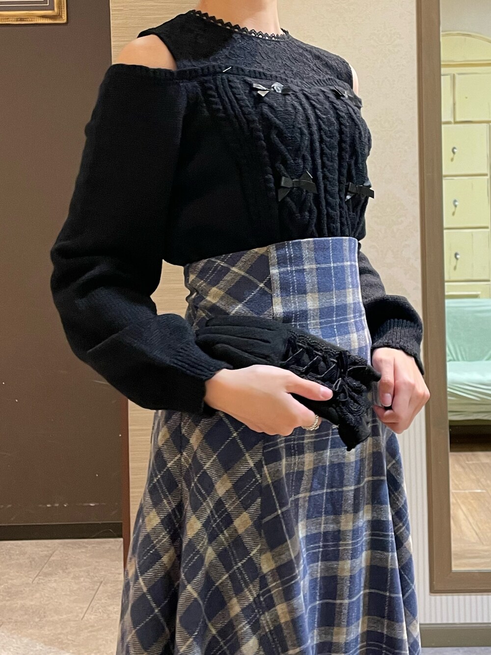 「axes femme、フェミニン、カジュアル、大人可愛い、ハイウエスト」|「axes femmeの起毛チェック編上スカート(スカート、ブルー系)」を使った、白あんさん(レディース・161cm)の秋コーディネートの2枚目の写真
