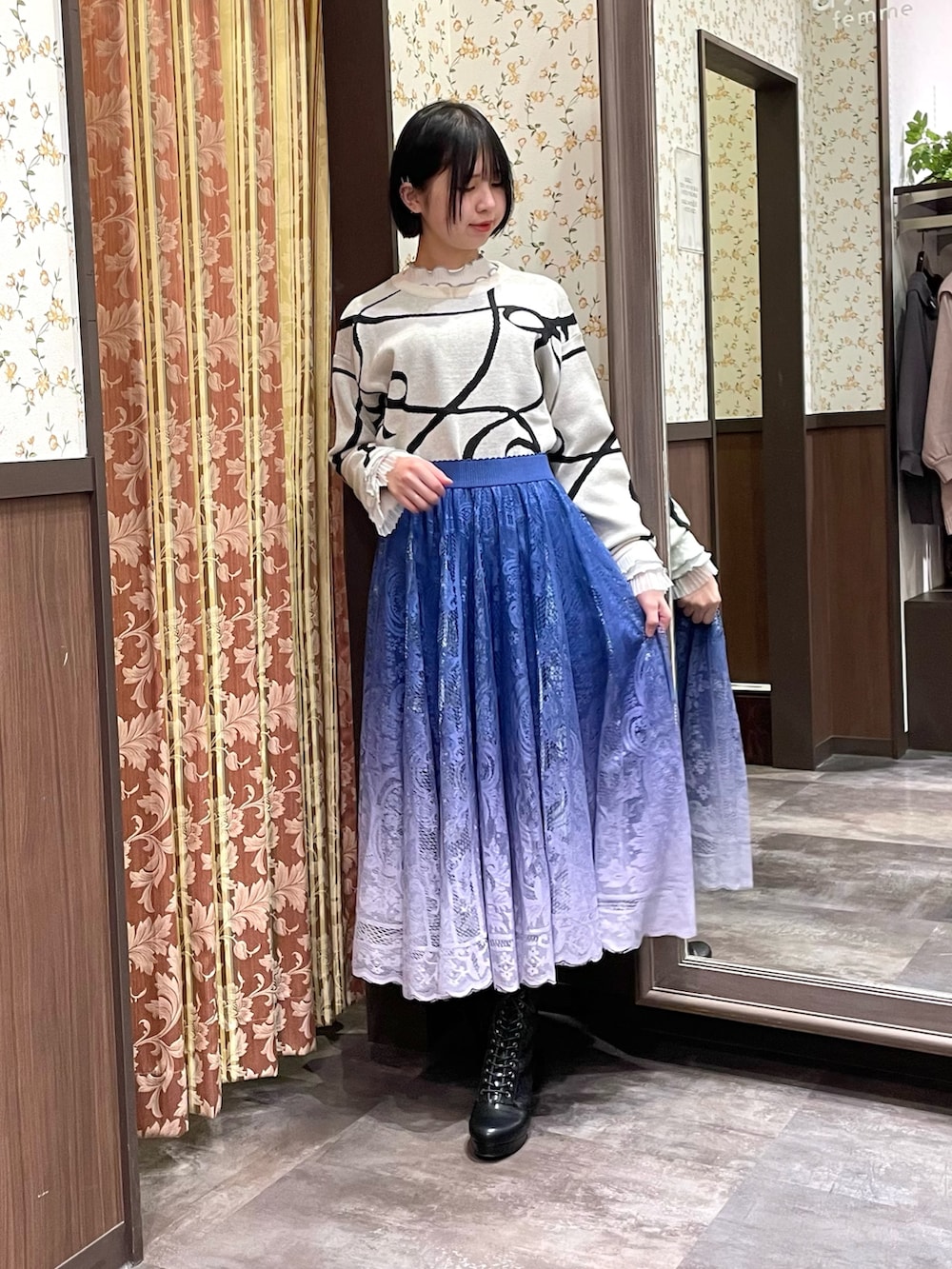 「axes femme、おでかけコーデ、着回しコーデ、春服、ニット/セーター、大人かわいい、帽子、オトナカワイイ、カラーコーデ、初春コーデ、ブルべ夏」｜「axes femmeのプリーツチュールメロープルオーバー（Tシャツ/カットソー、ホワイト系）」を使った、白あんさん（骨格ウェーブ・レディース・161cm）の冬コーディネートの4枚目の写真