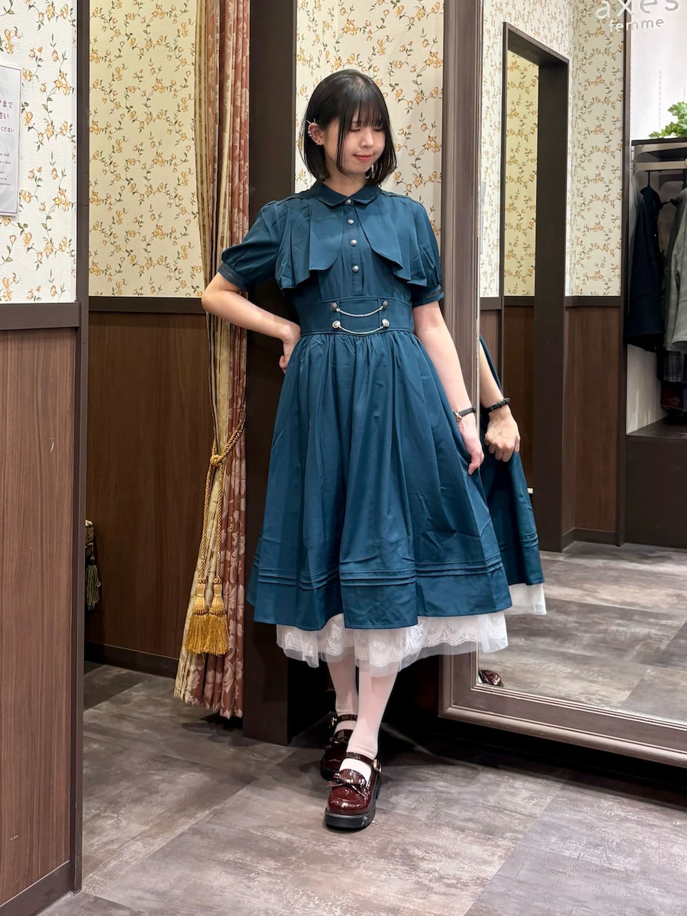 「axes femme、ワンピース、ショルダーバッグ、ワントーンコーデ、高身長女子、低身長女子、緑、ライブ、推し活コーデ、パンプス、パンプス×靴下」｜「axes femmeのハイウエストフラシ半袖ワンピース（ワンピース、グリーン系）」を使った、白あんさん（レディース・161cm）の春コーディネートの6枚目の写真