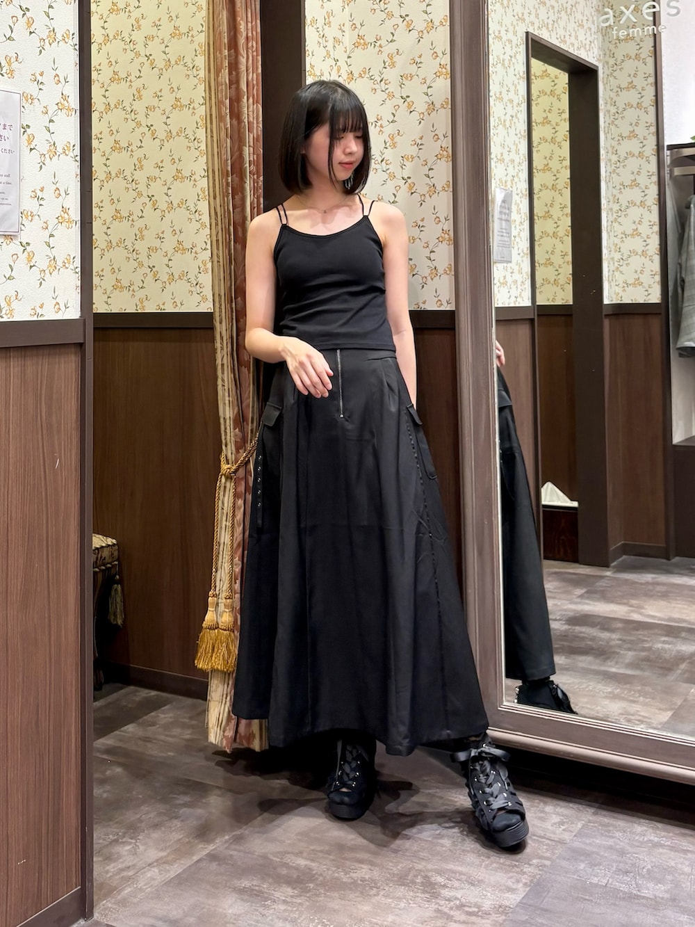 「axes femme、シャツスタイル、夏、大人コーデ、今日のコーデ、モード、カップ付きインナー、キャミソール、リュック、ブーサン、大人カジュアル」｜「axes femmeのエンブロイダリーシャツ（シャツ/ブラウス、ブルー系）」を使った、白あんさん（レディース・161cm）の夏コーディネートの9枚目の写真