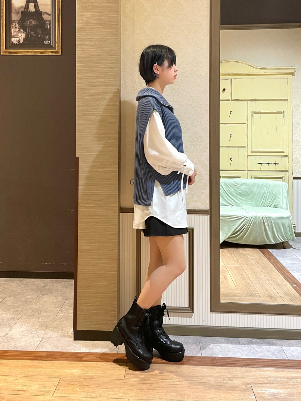 「axes femme、カジュアル、ショートパンツ、秋コーデ」｜「axes femmeの吸水速乾フラワーレースタンク（タンクトップ、ホワイト系）」を使った、白あんさん（レディース・161cm）の秋コーディネートの3枚目の写真