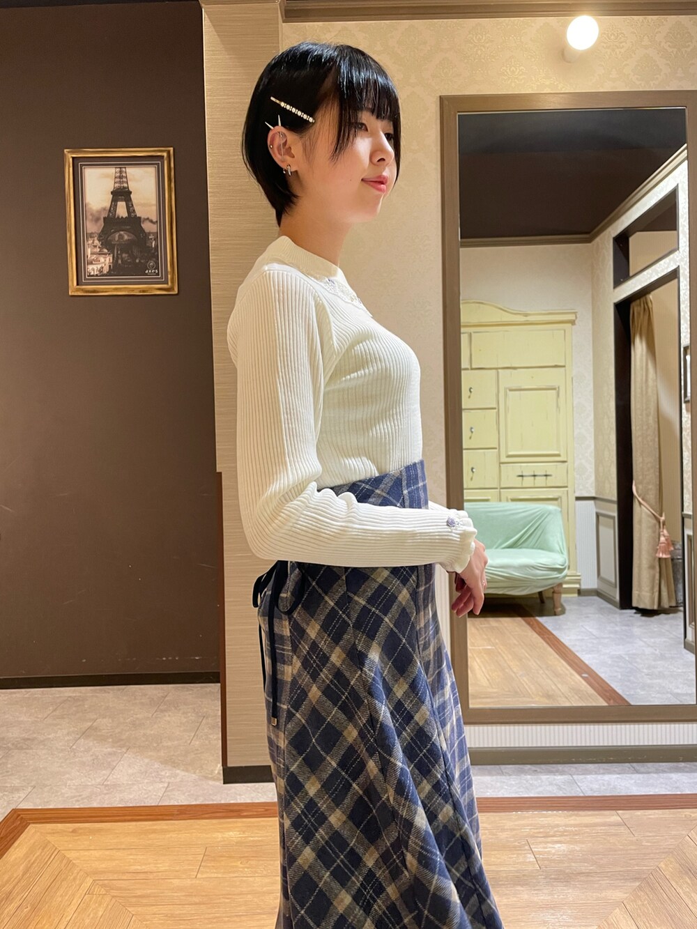 「axes femme、フェミニン、カジュアル、大人可愛い、ハイウエスト」|「axes femmeの起毛チェック編上スカート(スカート、ブルー系)」を使った、白あんさん(レディース・161cm)の秋コーディネートの3枚目の写真