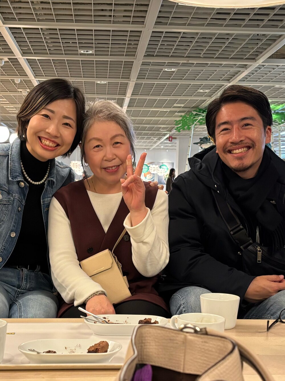 「今日のコーデ、ステンカラーコート、デニデニ、黒タートルネック、ナイキ」｜「MK MICHEL KLEINのアイテム（ステンカラーコート、ブラウン系）」を使った、MoonAesilさん（レディース・165cm）の冬コーディネートの2枚目の写真