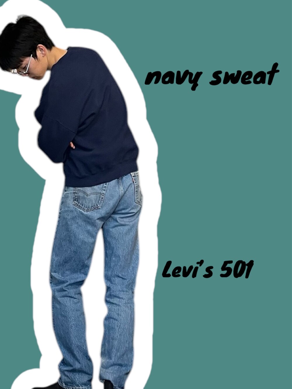 グリーン系のミリタリージャケット、ブルー系のデニムパンツ、ブラック系のブーツを着用したメンズの冬コーディネートの3枚目の写真