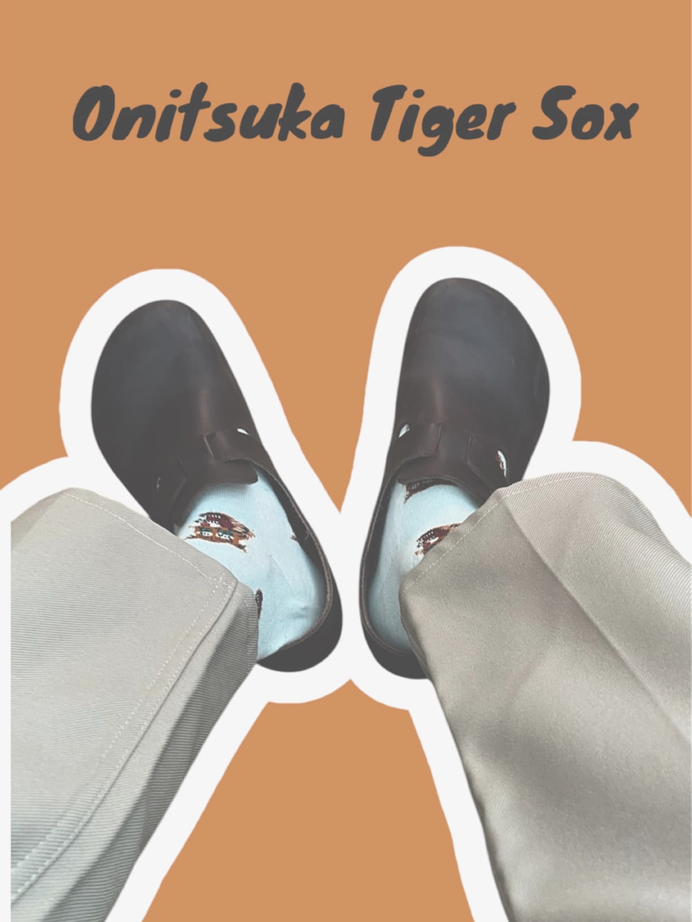 ブルー系のデニムジャケット、ベージュ系のパンツ、ブラウン系のサンダルを着用したメンズの冬コーディネートの4枚目の写真