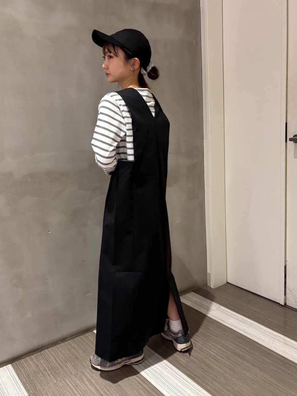 「カジュアルコーデ、FORK&SPOON、低身長、newarrival、doors、カジュアルスタイル、20代後半、骨格ウェーブ、イエベ秋、ウェーブ×イエベ秋」｜「URBAN RESEARCH DOORSのツイルキャップ（キャップ、ブラック系）」を使った、YOKO  HONDAさん（レディース・152cm）の冬コーディネートの4枚目の写真