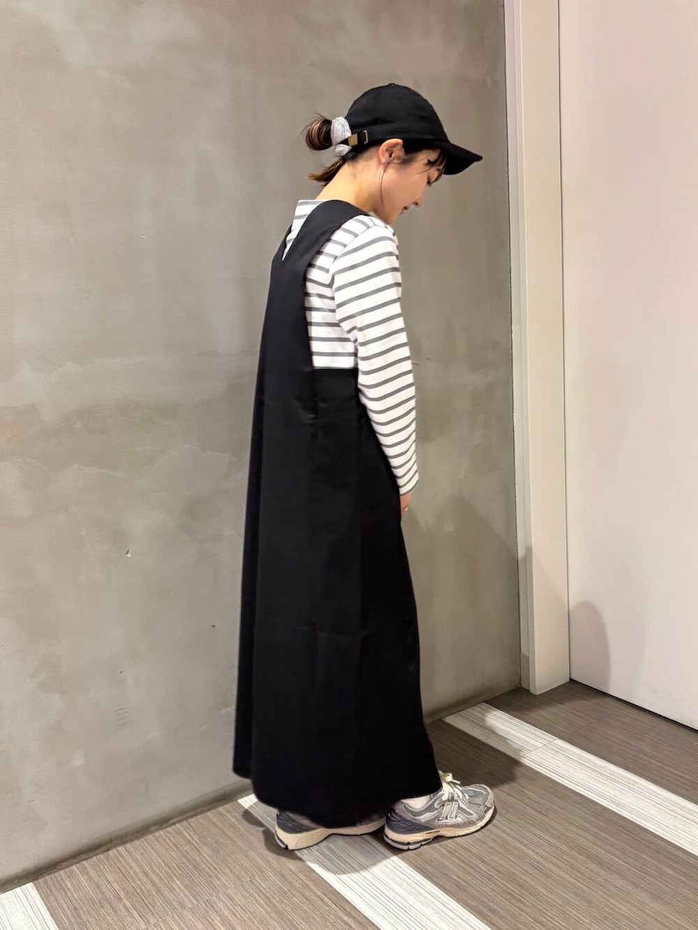 「カジュアルコーデ、FORK&SPOON、低身長、newarrival、doors、カジュアルスタイル、20代後半、骨格ウェーブ、イエベ秋、ウェーブ×イエベ秋」｜「URBAN RESEARCH DOORSのツイルキャップ（キャップ、ブラック系）」を使った、YOKO  HONDAさん（レディース・152cm）の冬コーディネートの3枚目の写真