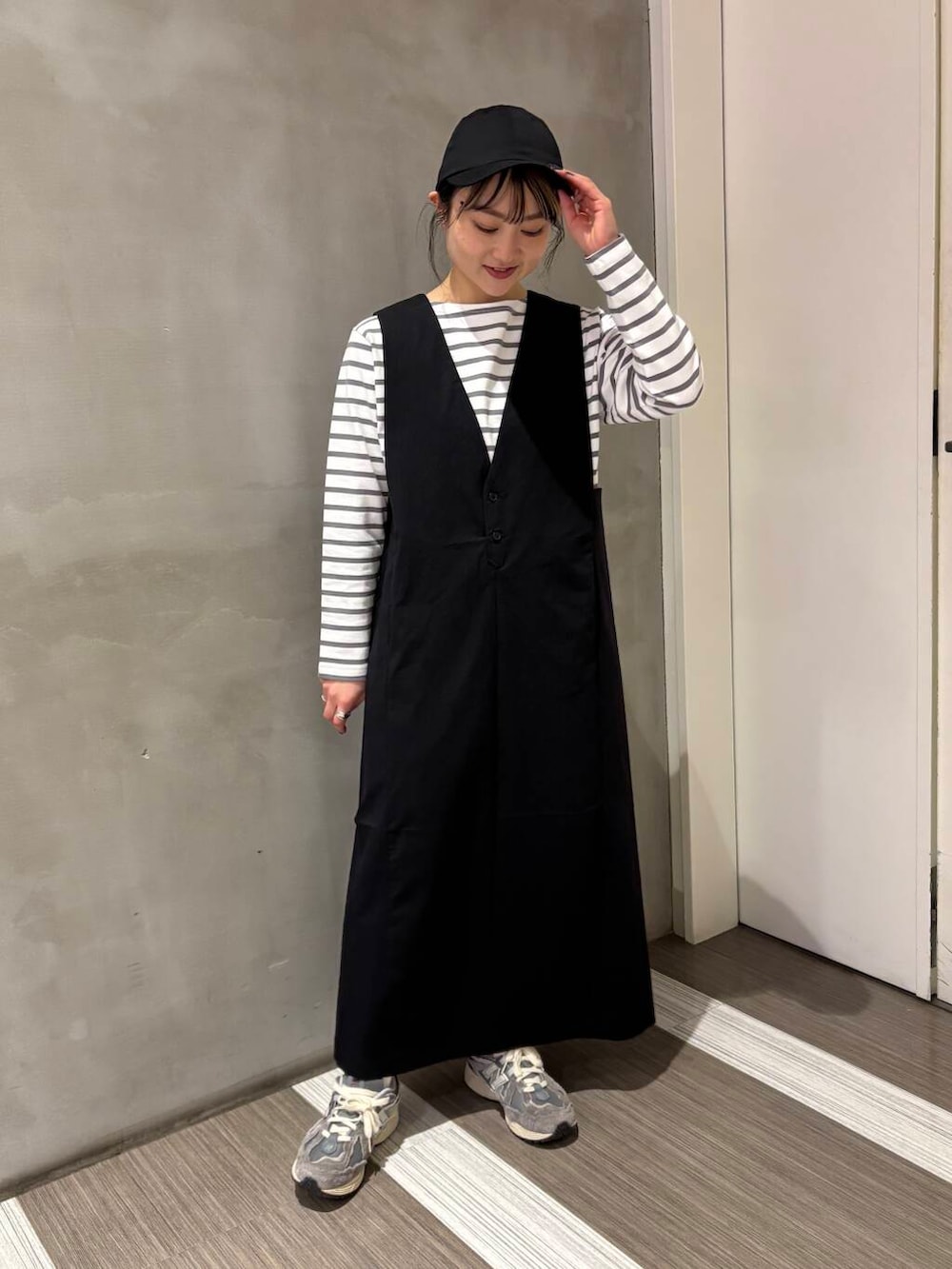 「カジュアルコーデ、FORK&SPOON、低身長、newarrival、doors、カジュアルスタイル、20代後半、骨格ウェーブ、イエベ秋、ウェーブ×イエベ秋」｜「URBAN RESEARCH DOORSのツイルキャップ（キャップ、ブラック系）」を使った、YOKO  HONDAさん（レディース・152cm）の冬コーディネートの2枚目の写真