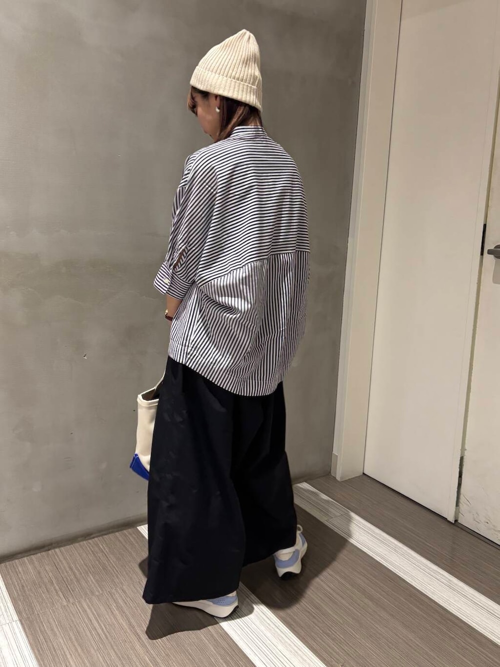 「カジュアルコーデ、FORK&SPOON、Gramicci、グラミチ、低身長、休日コーデ、newarrival、休日スタイル、doors、カジュアルスタイル、20代後半、骨格ウェーブ、イエベ秋、ウェーブ×イエベ秋、私のイチ推しブランド」｜「URBAN RESEARCH DOORSのコットンリネンニットキャップ（ニットキャップ/ビーニー、ホワイト系）」を使った、YOKO  HONDAさん（レディース・152cm）の春コーディネートの4枚目の写真