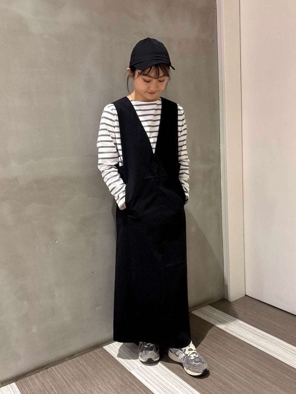 「カジュアルコーデ、FORK&SPOON、低身長、newarrival、doors、カジュアルスタイル、20代後半、骨格ウェーブ、イエベ秋、ウェーブ×イエベ秋」｜「URBAN RESEARCH DOORSのツイルキャップ（キャップ、ブラック系）」を使った、YOKO  HONDAさん（レディース・152cm）の冬コーディネートの6枚目の写真