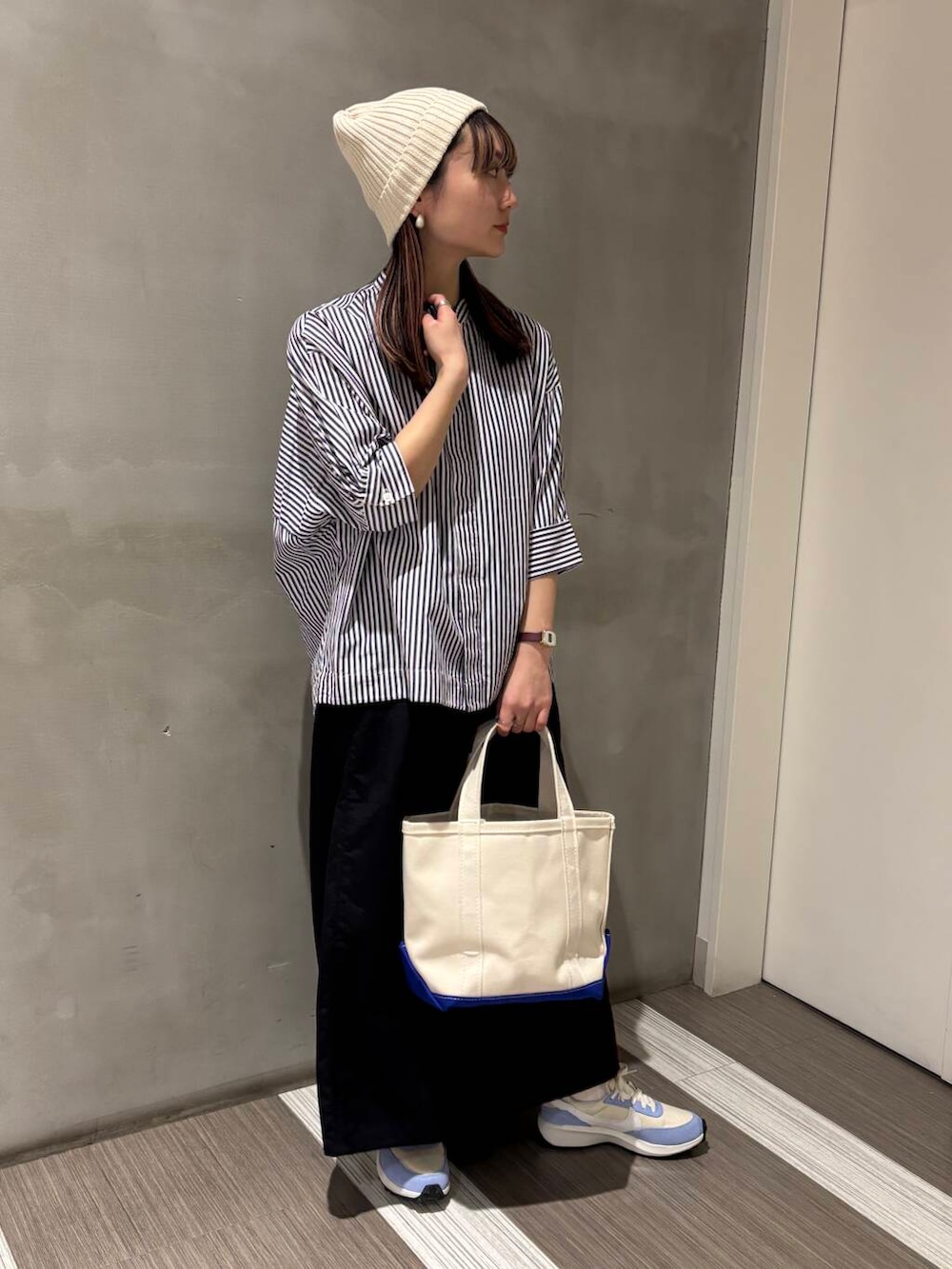 「カジュアルコーデ、FORK&SPOON、Gramicci、グラミチ、低身長、休日コーデ、newarrival、休日スタイル、doors、カジュアルスタイル、20代後半、骨格ウェーブ、イエベ秋、ウェーブ×イエベ秋、私のイチ推しブランド」｜「URBAN RESEARCH DOORSのコットンリネンニットキャップ（ニットキャップ/ビーニー、ホワイト系）」を使った、YOKO  HONDAさん（レディース・152cm）の春コーディネートの2枚目の写真