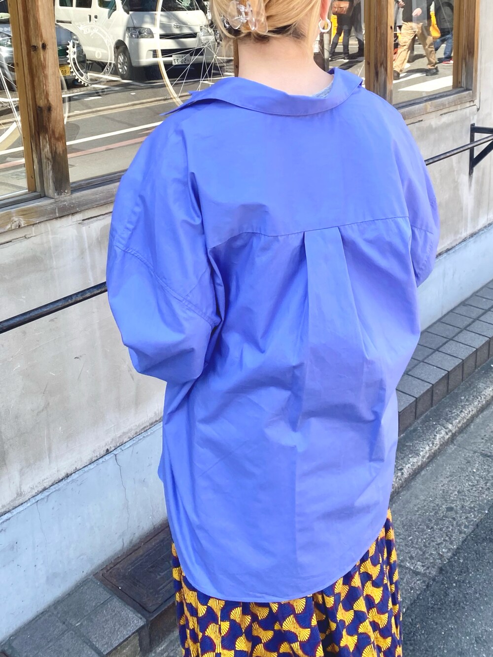 「ビックシャツ、カラーシャツ、シャツスタイル、ciaopanic、カジュアルコーデ」｜「CIAOPANICのビッグシルエットオーバーシャツ（シャツ/ブラウス、ブルー系）」を使った、カメワリアオイさん（レディース・162cm）の春コーディネートの3枚目の写真