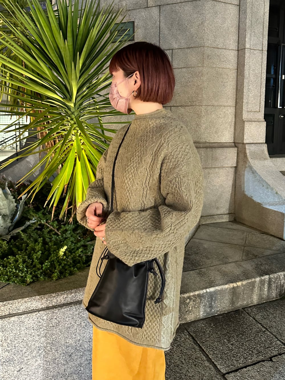 「オトナ女子、ゆるコーデ、ラクチンコーデ、今日のコーデ、おでかけコーデ、ciaopanic、大人カジュアル、サイドゴアブーツ、巾着バッグ、休日コーデ、ボブ女子、ワンピース」｜「CIAOPANICのバックオープンケーブルニットチュニックワンピ/ミニワンピ（ワンピース、グリーン系）」を使った、カメワリアオイさん（レディース・162cm）の冬コーディネートの2枚目の写真