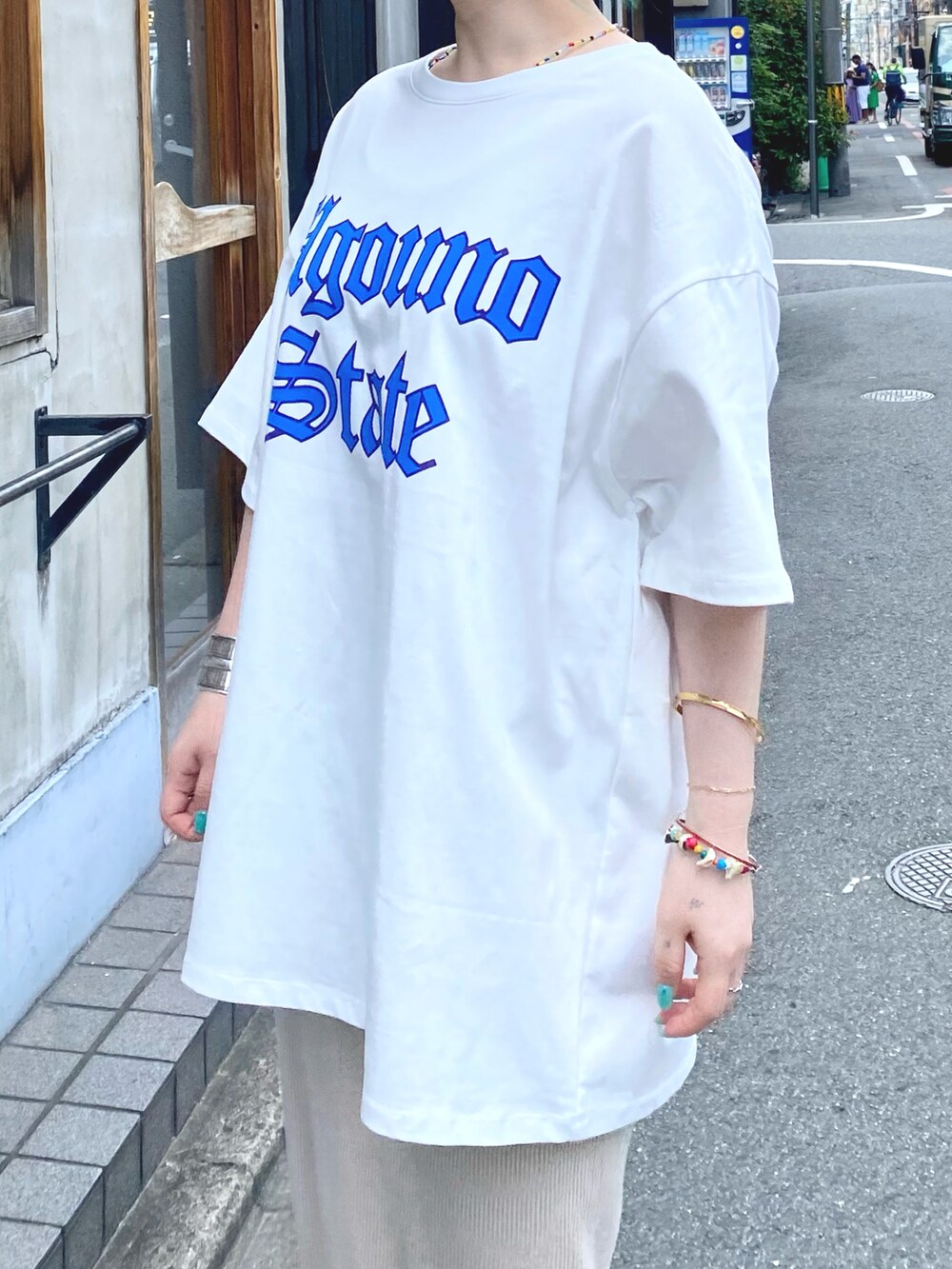 「夏、シンプルコーデ、Tシャツ、ロゴT、ciaopanic」｜「CIAOPANICのOld English ロゴT（Tシャツ/カットソー、グレー系）」を使った、カメワリアオイさん（レディース・162cm）の夏コーディネートの2枚目の写真