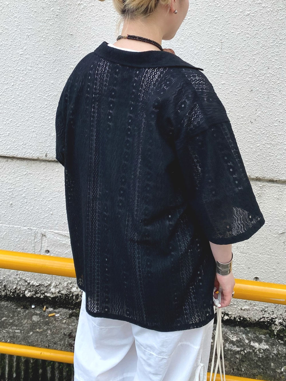 「ciaopanic、チャオパニック、カーゴパンツ、レースシャツ」｜「CIAOPANICのジャガードレースシャツジャケット（シャツ/ブラウス、ブラック系）」を使った、カメワリアオイさん（レディース・162cm）の夏コーディネートの3枚目の写真