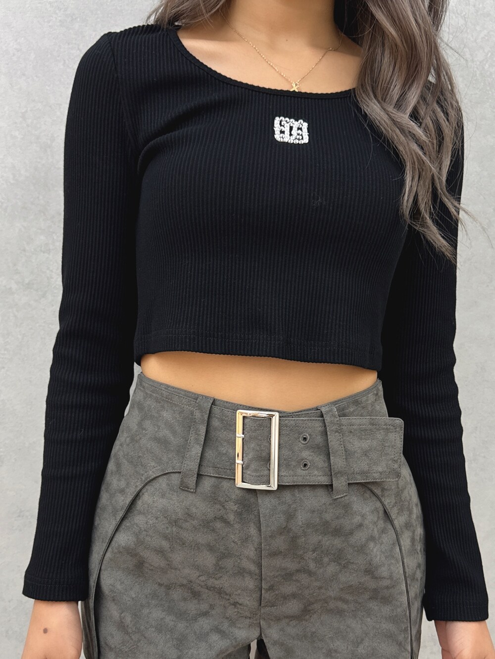 その他のその他パンツ、ブラック系のブーツ、その他のブルゾンを着用したレディースの秋コーディネートの5枚目の写真