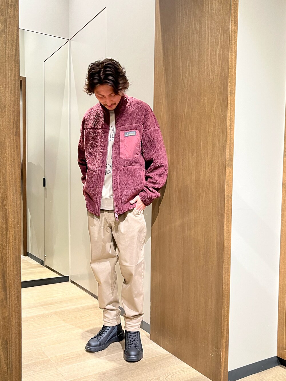 「AXchanger、AXchange、アルマーニエクスチェンジ、ARMANIEXCHANGE、秋冬コーデ、オトナカジュアル、カジュアルコーデ、メンズコーデ、フリース、カジュアル、秋コーデ、シンプルスタイル、ブーツ、冬、30代コーデ」｜「ARMANI EXCHANGEの【A|X アルマーニ エクスチェンジ】フリースジップアップスウェットトップス（パーカー、ブルー系）」を使った、SAKAさん（メンズ・178cm）の冬コーディネートの2枚目の写真