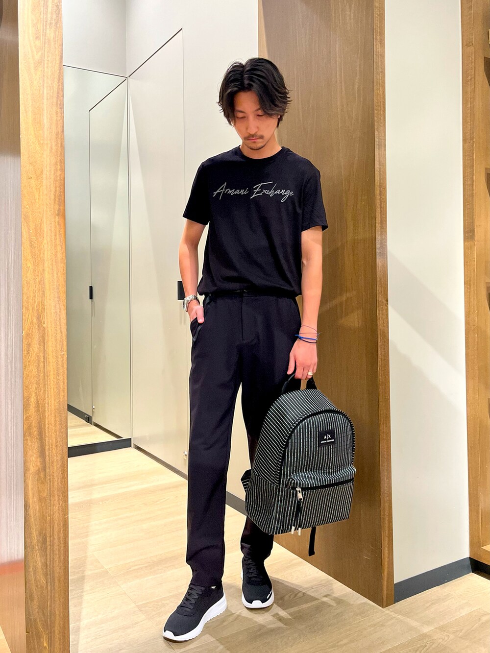 「Armani Exchange、AXchanger、アルマーニエクスチェンジ、AXchange、Tシャツ、タックイン、ゆるコーデ、パンツスタイル、真夏のアクティブスタイル、ブラック、きれいめカジュアル」｜「ARMANI EXCHANGEの【A|X アルマーニ エクスチェンジ】AXロゴ　半袖クルーネックTシャツ/SLIM（Tシャツ/カットソー、ブラック系）」を使った、SAKAさん（メンズ・178cm）の夏コーディネートの3枚目の写真