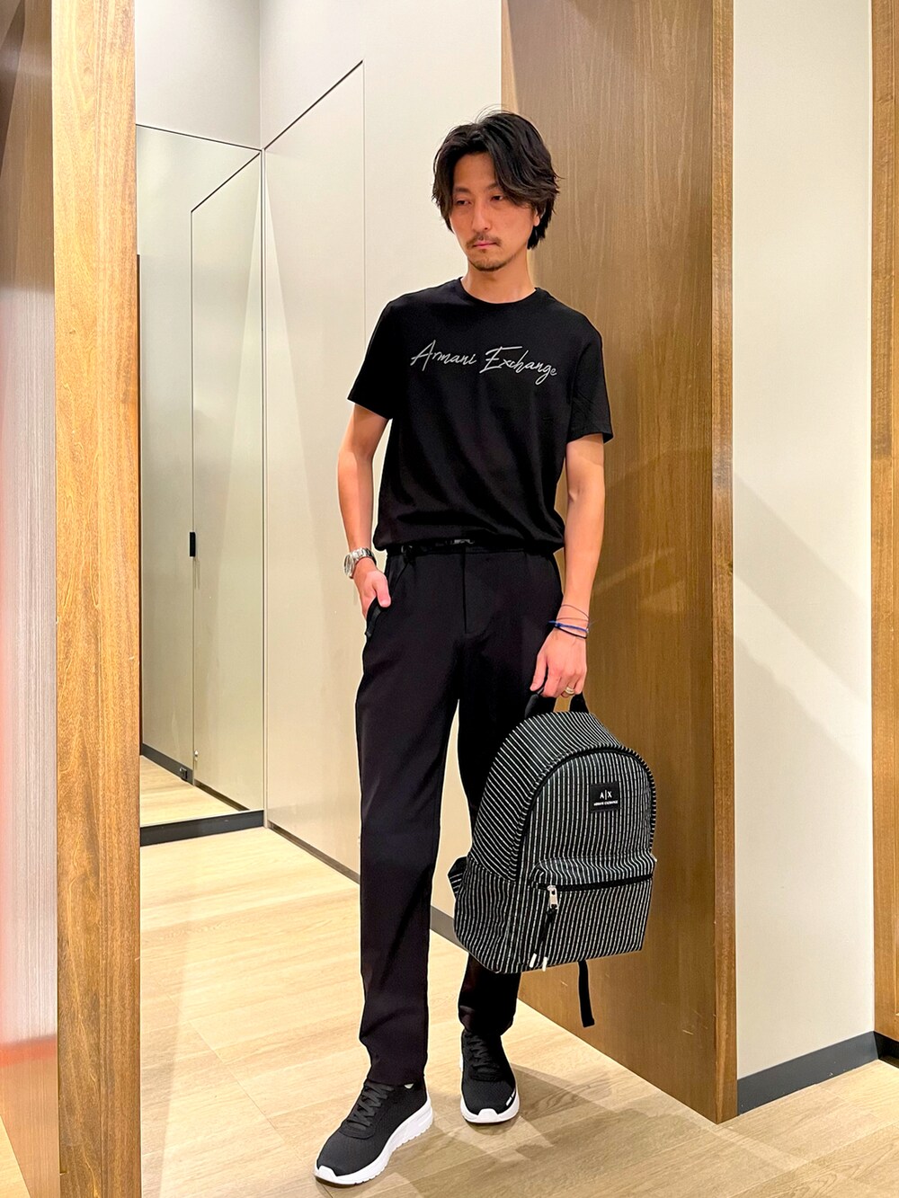 「Armani Exchange、AXchanger、アルマーニエクスチェンジ、AXchange、Tシャツ、タックイン、ゆるコーデ、パンツスタイル、真夏のアクティブスタイル、ブラック、きれいめカジュアル」｜「ARMANI EXCHANGEの【A|X アルマーニ エクスチェンジ】AXロゴ　半袖クルーネックTシャツ/SLIM（Tシャツ/カットソー、ブラック系）」を使った、SAKAさん（メンズ・178cm）の夏コーディネートの2枚目の写真