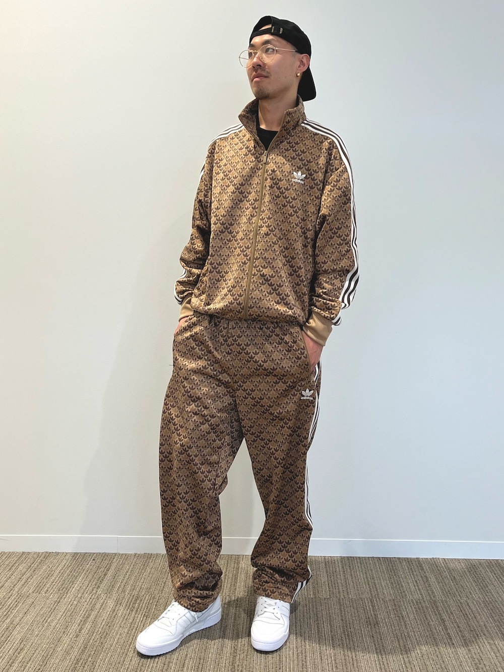 KT(アディダス オリジナルスショップ ららぽーと立川立飛)｜adidasの 