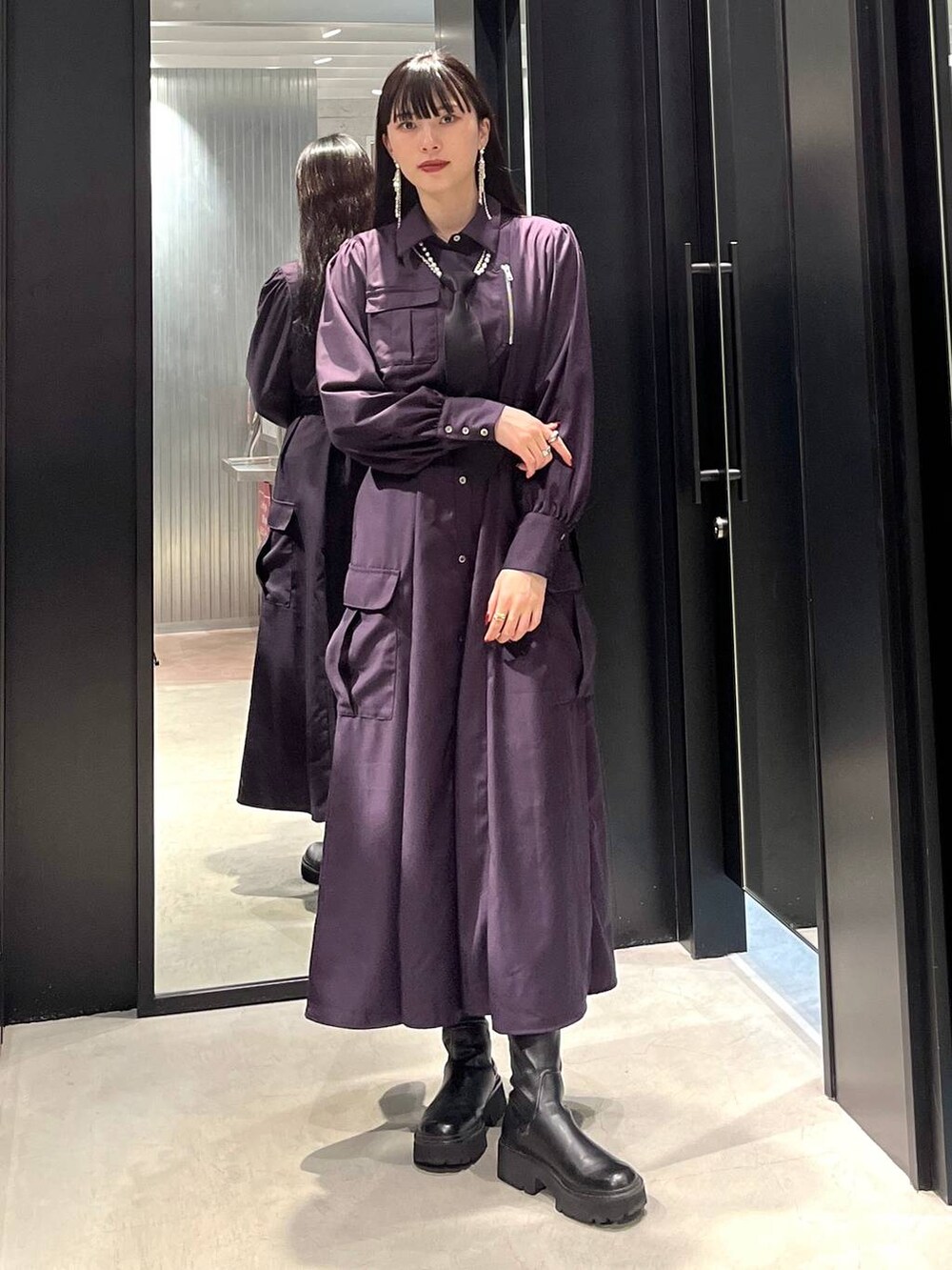 「着痩せ・細見え、モード、きれいめ、休日コーデ、デート/ロマンティック、女子会、バッグ、ベルト、ネックレス、HARE、ブーツ」｜「HAREのネクタイネックレス(HARE)（ネクタイ、ブラック系）」を使った、すずかぜさん（レディース・162cm）の秋コーディネートの4枚目の写真