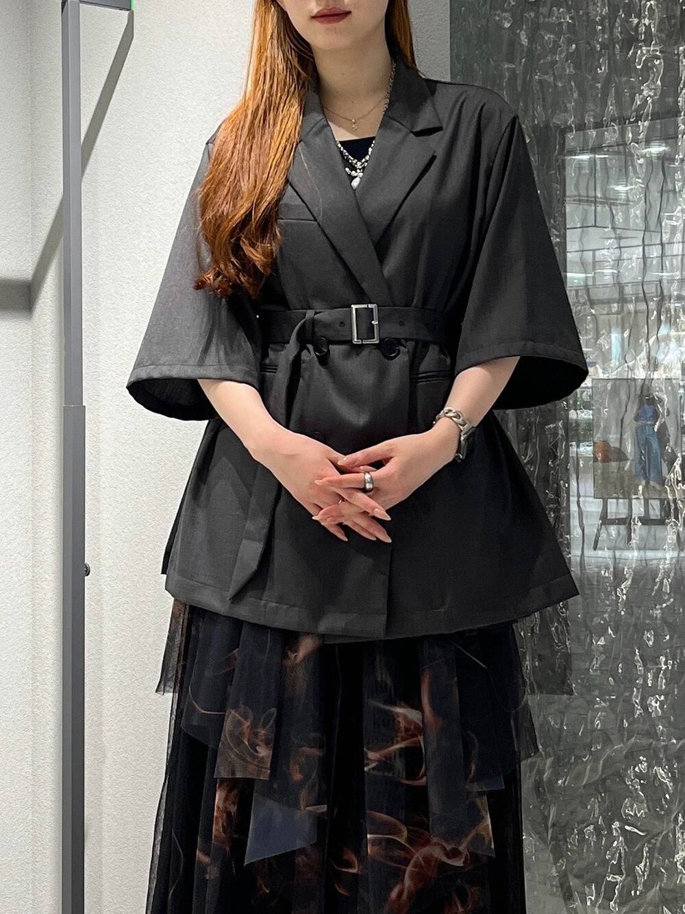 「休日コーデ、きれいめ、デート/ロマンティック、女子会、着痩せ・細見え、モード、バッグ、ベルト、ネックレス、HARE、ブーツ」｜「HAREのガラソールチャンキーサンダル(HARE)（サンダル、ブラック系）」を使った、すずかぜさん（レディース・162cm）の夏コーディネートの5枚目の写真