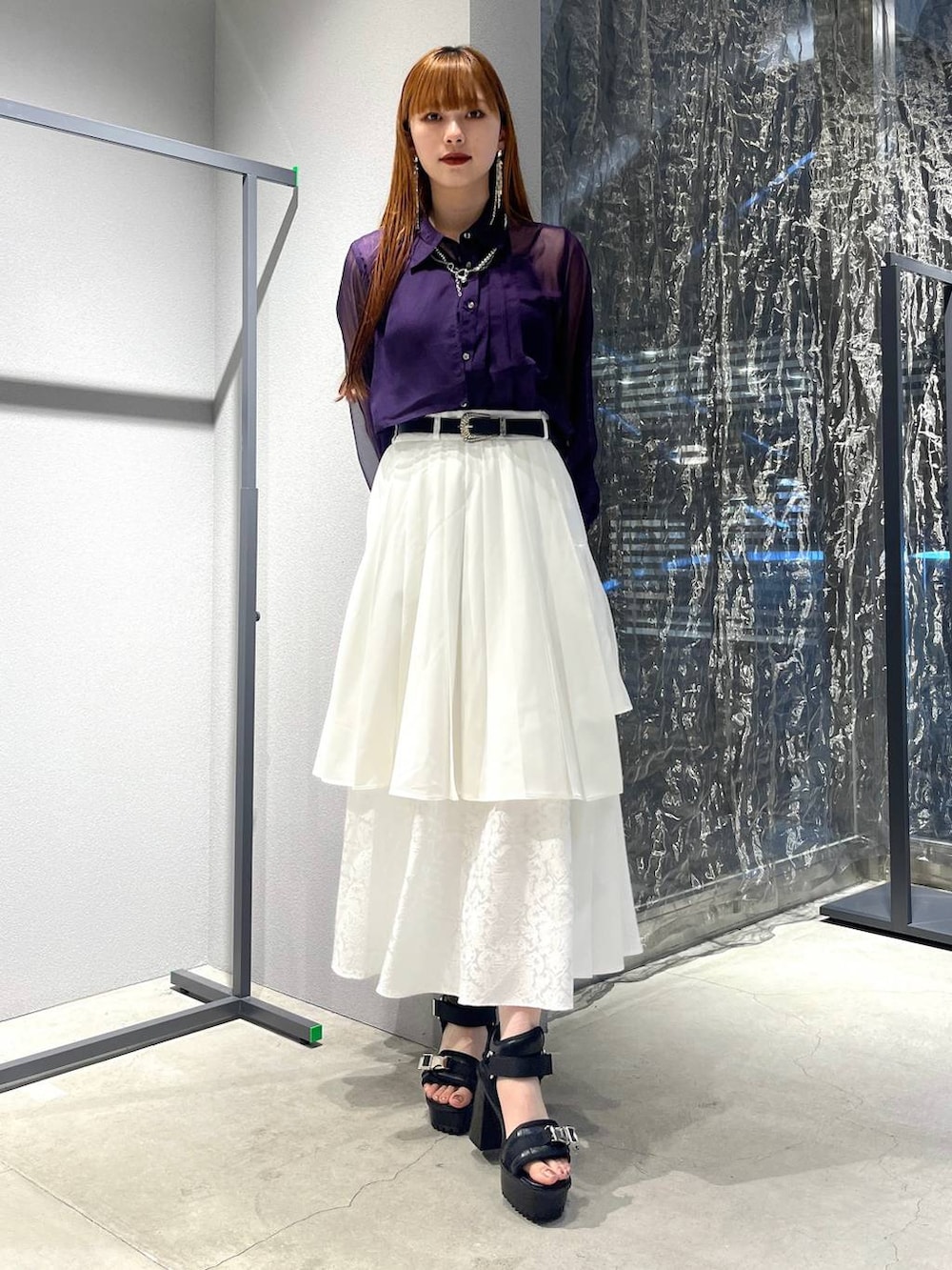 「着痩せ・細見え、モード、きれいめ、休日コーデ、HARE、デート/ロマンティック、女子会、バッグ、ベルト、ネックレス、ブーツ」｜「HAREのボールミックスラリエットネックレス(HARE)（ネックレス、ホワイト系）」を使った、すずかぜさん（レディース・162cm）の夏コーディネートの5枚目の写真