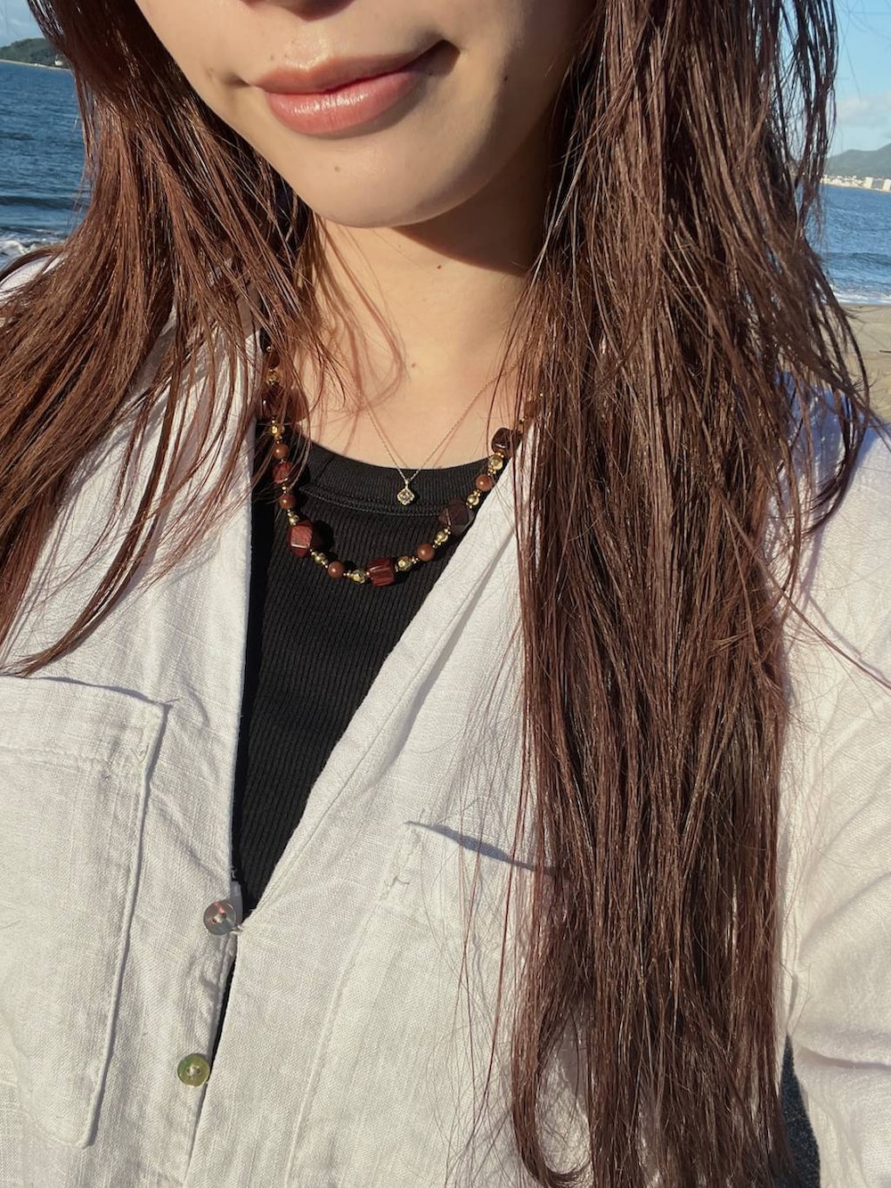 ブラック系のベルトを着用したレディースの秋コーディネートの3枚目の写真