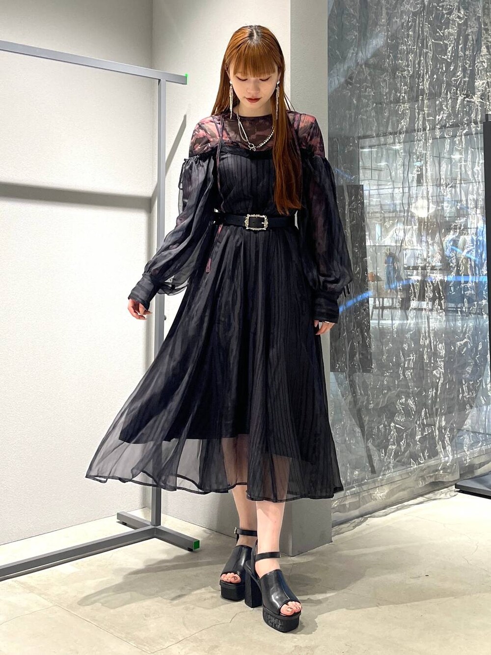 「着痩せ・細見え、モード、きれいめ、休日コーデ、デート/ロマンティック、女子会、バッグ、ベルト、ネックレス、HARE、ブーツ」｜「HAREのボールミックスラリエットネックレス(HARE)（ネックレス、シルバー系）」を使った、すずかぜさん（レディース・162cm）の夏コーディネートの3枚目の写真