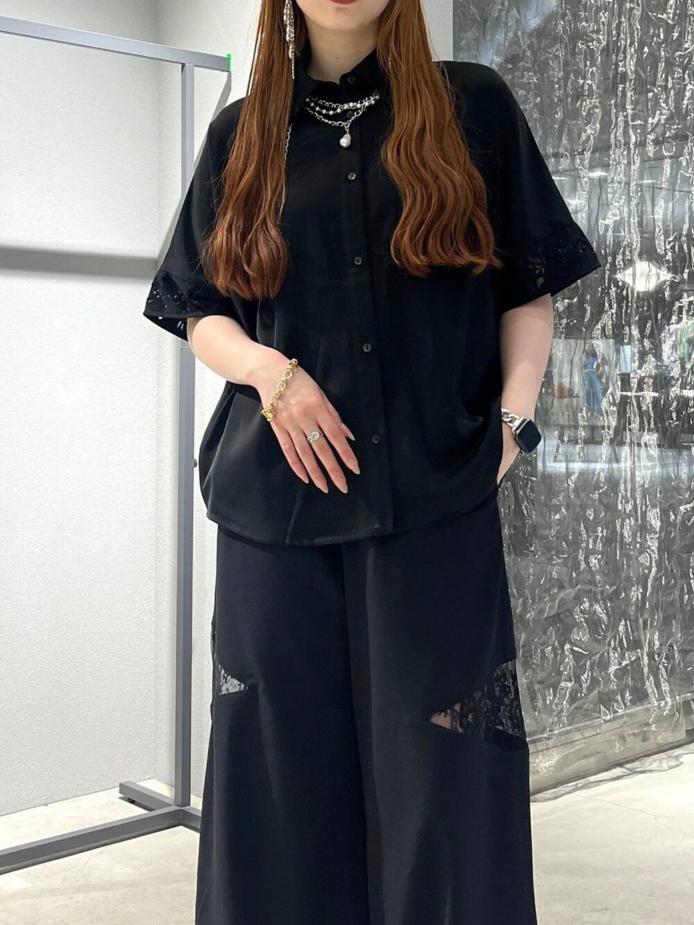 「きれいめ、休日コーデ、着痩せ・細見え、モード、デート/ロマンティック、女子会、バッグ、ベルト、ネックレス、HARE、ブーツ」｜「HAREの接触冷感/ポイントレースキリカエワイドパンツ(HARE)（その他パンツ、ブラック系）」を使った、すずかぜさん（レディース・162cm）の夏コーディネートの6枚目の写真