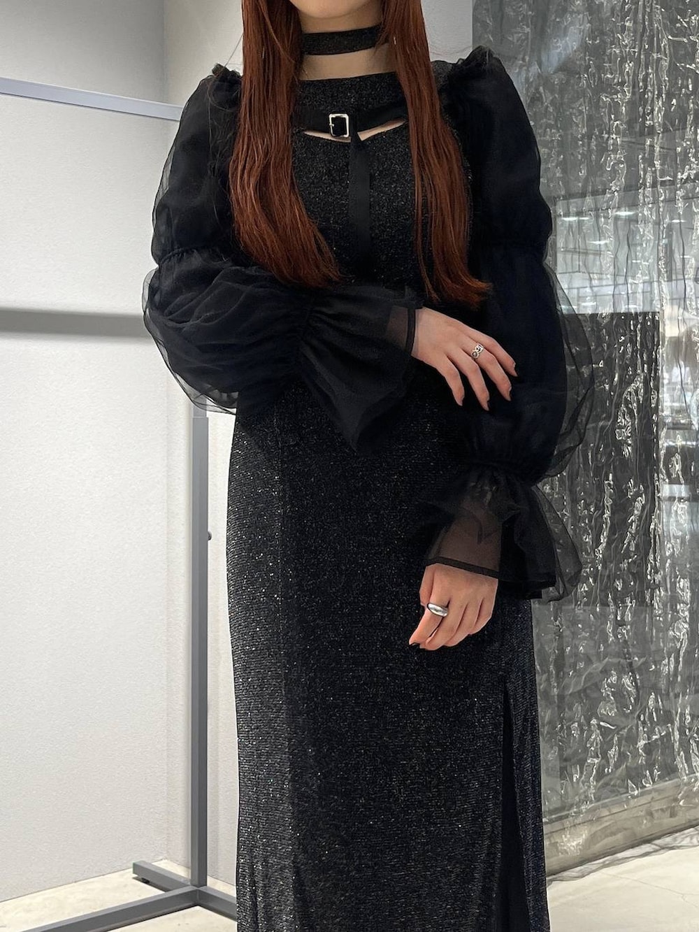 「きれいめ、休日コーデ、デート/ロマンティック、着痩せ・細見え、モード、女子会、バッグ、ベルト、ネックレス、HARE、ブーツ」｜「HAREのガラソールチャンキーサンダル(HARE)（サンダル、グレー系）」を使った、すずかぜさん（レディース・162cm）の夏コーディネートの3枚目の写真