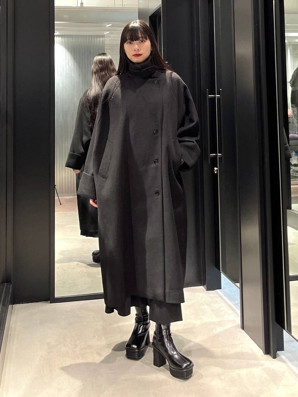 「女子会、バッグ、ベルト、着痩せ・細見え、モード、きれいめ、休日コーデ、デート/ロマンティック、ネックレス、HARE、ブーツ」｜「HAREのアシメMIXプリーツスカート(HARE)（スカート、ブラック系）」を使った、すずかぜさん（レディース・162cm）の秋コーディネートの5枚目の写真