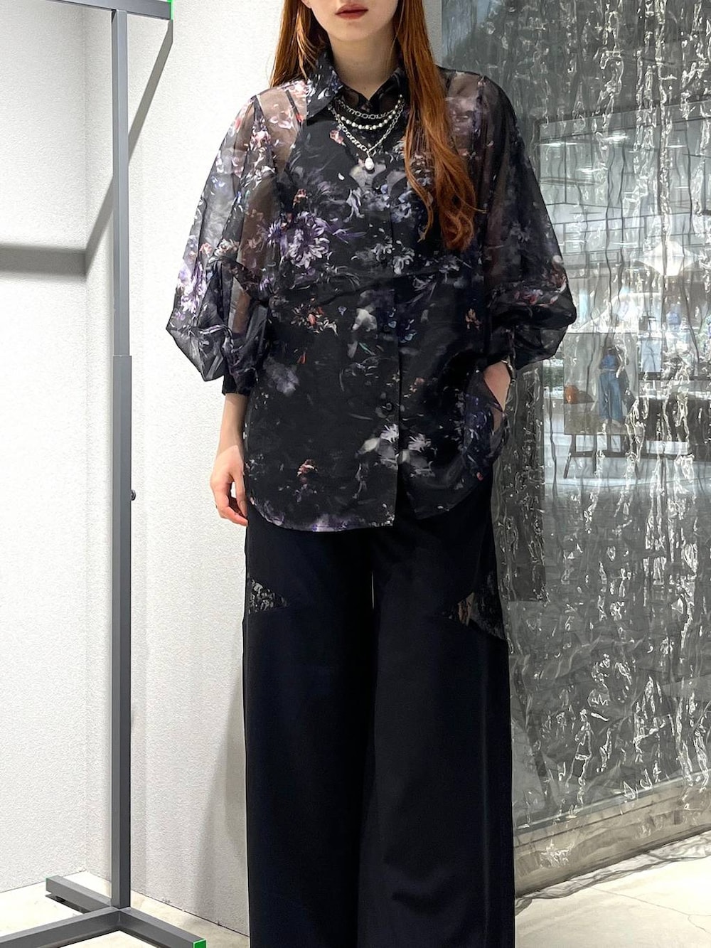「ネックレス、着痩せ・細見え、モード、きれいめ、休日コーデ、デート/ロマンティック、女子会、バッグ、ベルト、HARE、ブーツ」｜「HAREのガラソールチャンキーサンダル(HARE)（サンダル、グレー系）」を使った、すずかぜさん（レディース・162cm）の夏コーディネートの7枚目の写真