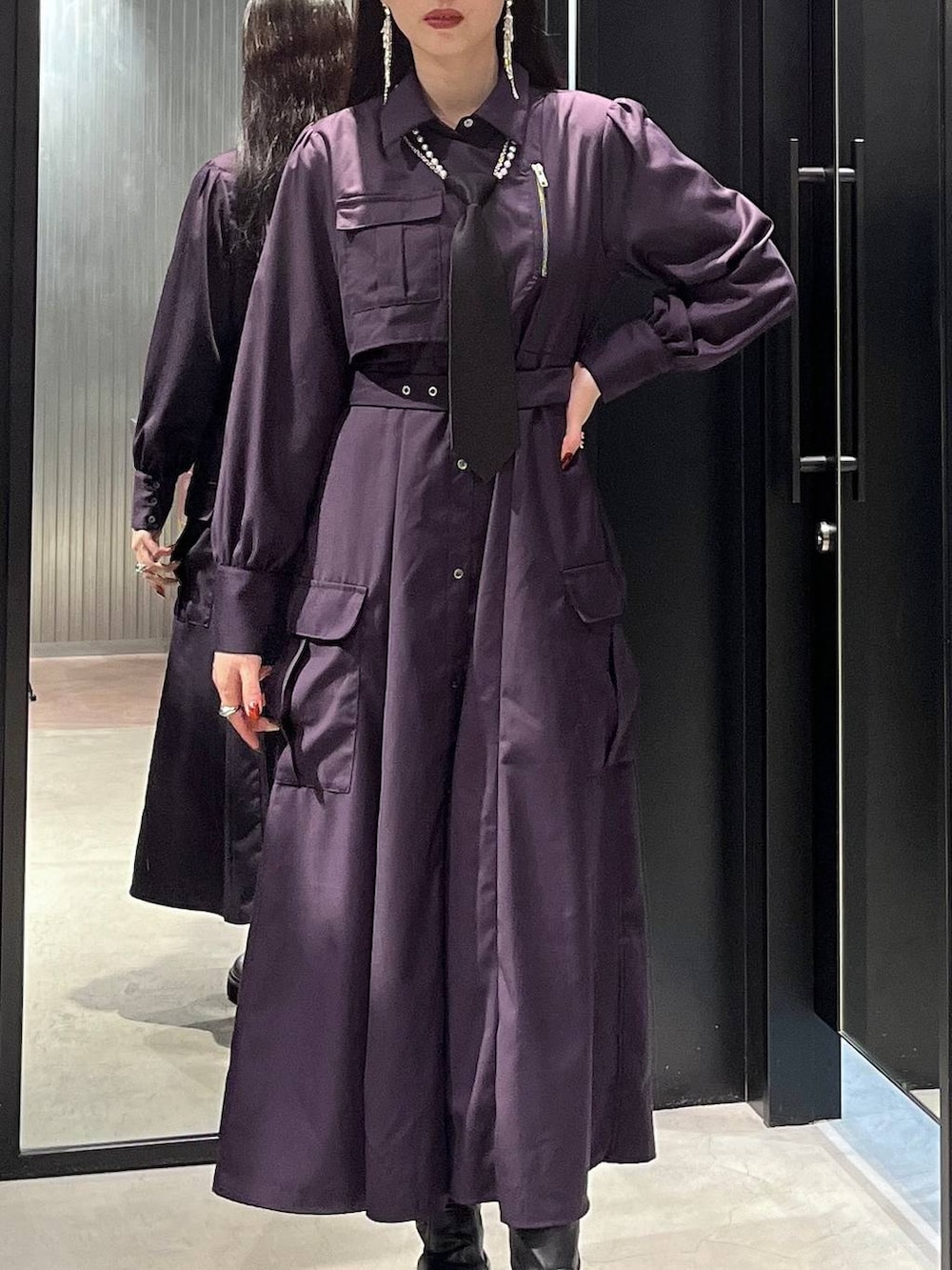 「着痩せ・細見え、モード、きれいめ、休日コーデ、デート/ロマンティック、女子会、バッグ、ベルト、ネックレス、HARE、ブーツ」｜「HAREのネクタイネックレス(HARE)（ネクタイ、ブラック系）」を使った、すずかぜさん（レディース・162cm）の秋コーディネートの3枚目の写真