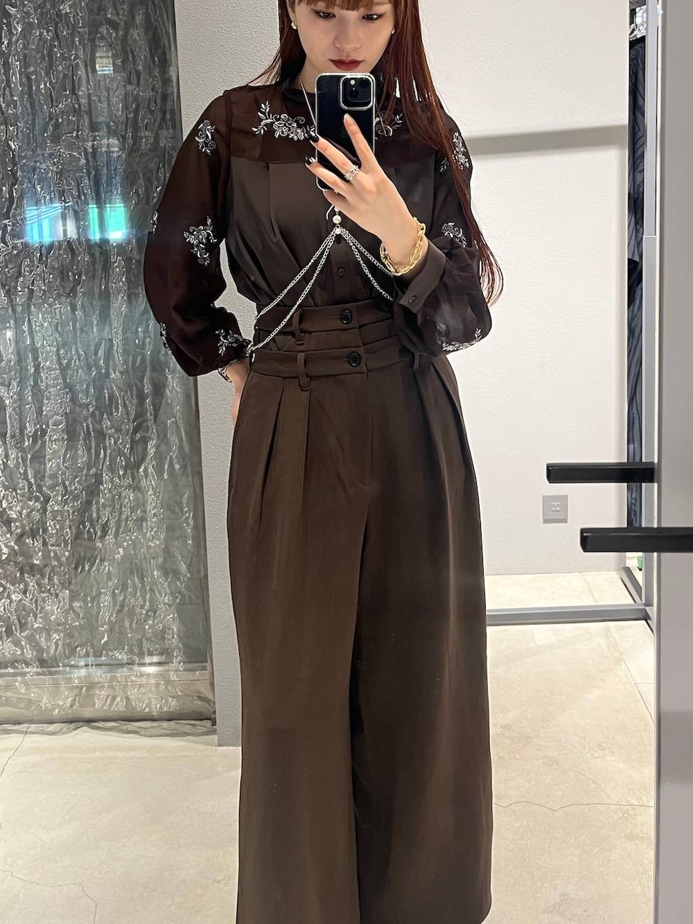 「HARE、着痩せ・細見え、モード、きれいめ、休日コーデ、デート/ロマンティック、女子会、バッグ、ベルト、ネックレス、ブーツ」｜「HAREのＷウエストタックワイドパンツ(HARE)（その他パンツ、ブラウン系）」を使った、すずかぜさん（レディース・162cm）の夏コーディネートの2枚目の写真