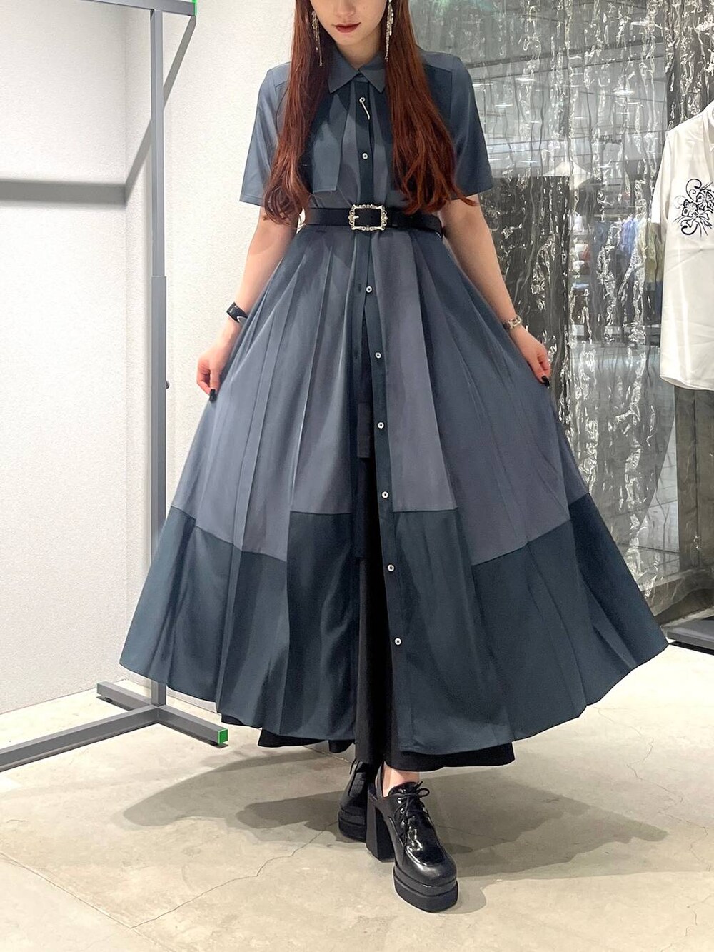 「着痩せ・細見え、モード、きれいめ、休日コーデ、デート/ロマンティック、女子会、バッグ、ベルト、ネックレス、HARE、ブーツ」｜「HAREのアートジャガードキリカエフレアスカート(HARE)（スカート、パープル系）」を使った、すずかぜさん（レディース・162cm）の夏コーディネートの6枚目の写真