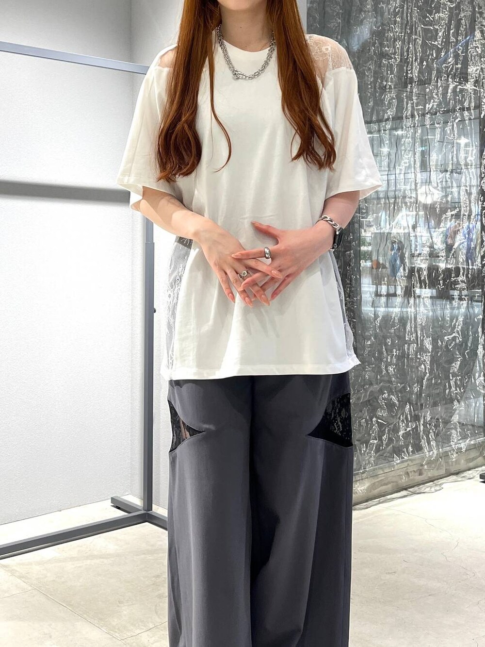 「女子会、着痩せ・細見え、モード、きれいめ、休日コーデ、デート/ロマンティック、バッグ、ベルト、ネックレス、HARE、ブーツ」｜「HAREのガラソールチャンキーサンダル(HARE)（サンダル、ブラック系）」を使った、すずかぜさん（レディース・162cm）の夏コーディネートの2枚目の写真