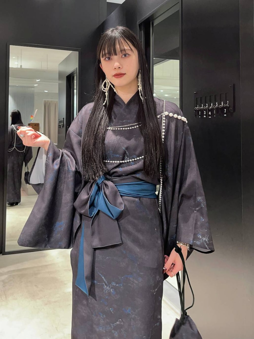 「着痩せ・細見え、モード、きれいめ、休日コーデ、デート/ロマンティック、女子会、バッグ、ベルト、ネックレス、HARE、ブーツ」｜「HAREのデザインハーネス(HARE)（サスペンダー、ホワイト系）」を使った、すずかぜさん（レディース・162cm）の夏コーディネートの2枚目の写真