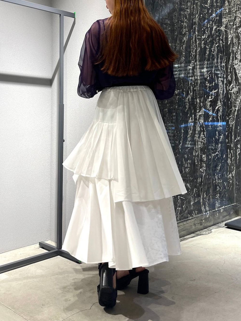 「着痩せ・細見え、モード、きれいめ、休日コーデ、HARE、デート/ロマンティック、女子会、バッグ、ベルト、ネックレス、ブーツ」｜「HAREのボールミックスラリエットネックレス(HARE)（ネックレス、ホワイト系）」を使った、すずかぜさん（レディース・162cm）の夏コーディネートの3枚目の写真
