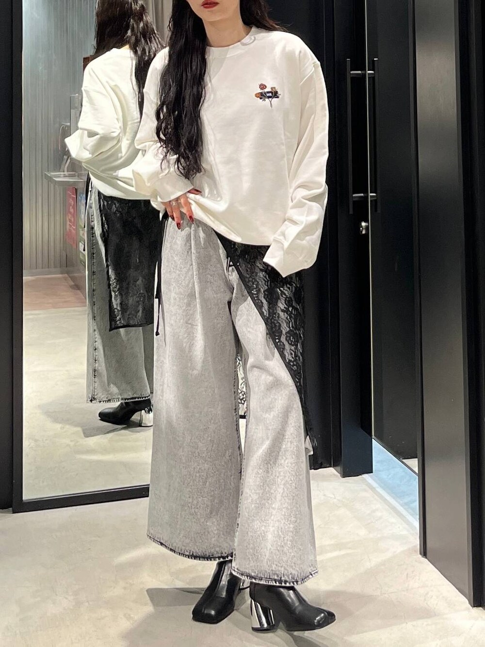 「着痩せ・細見え、モード、きれいめ、休日コーデ、デート/ロマンティック、女子会、バッグ、ベルト、ネックレス、HARE、ブーツ」｜「HAREのメタルヒールストレッチブーツ(HARE)（ブーツ、ブラック系）」を使った、すずかぜさん（レディース・162cm）の秋コーディネートの2枚目の写真