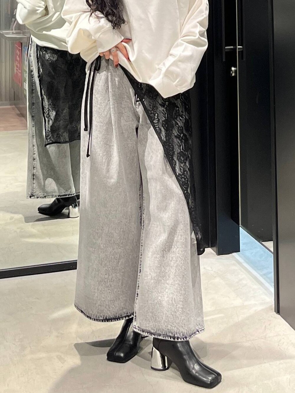 「着痩せ・細見え、モード、きれいめ、休日コーデ、デート/ロマンティック、女子会、バッグ、ベルト、ネックレス、HARE、ブーツ」｜「HAREのメタルヒールストレッチブーツ(HARE)（ブーツ、ブラック系）」を使った、すずかぜさん（レディース・162cm）の秋コーディネートの4枚目の写真