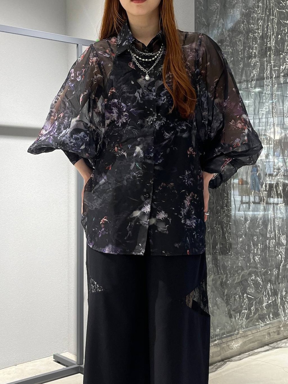 「ネックレス、着痩せ・細見え、モード、きれいめ、休日コーデ、デート/ロマンティック、女子会、バッグ、ベルト、HARE、ブーツ」｜「HAREのガラソールチャンキーサンダル(HARE)（サンダル、グレー系）」を使った、すずかぜさん（レディース・162cm）の夏コーディネートの4枚目の写真