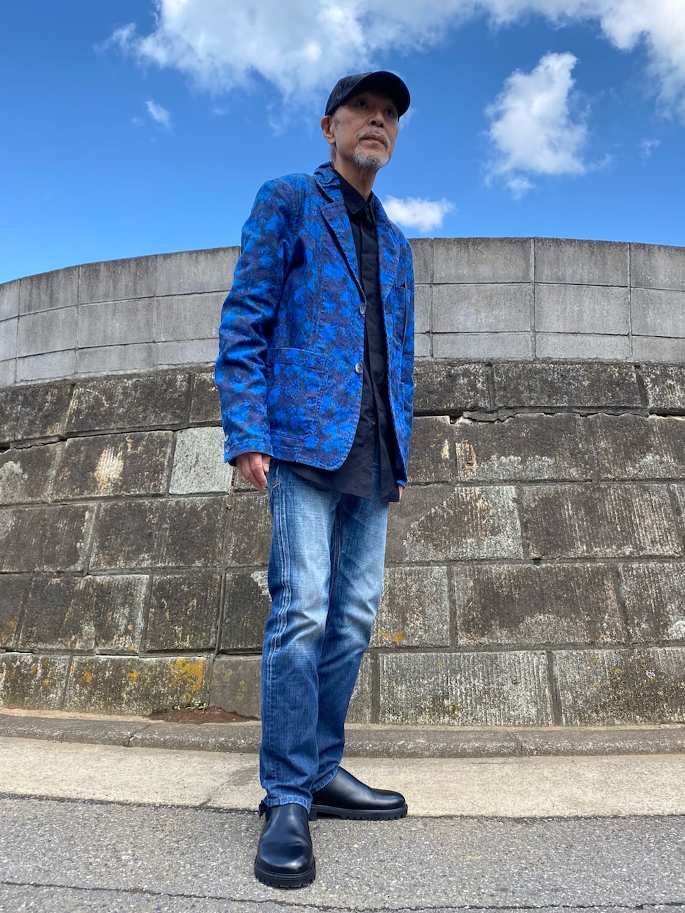 「おやじコーデ、ラフ」｜「mercibeaucoup,のアイテム（テーラードジャケット、ブルー系）」を使った、0525kazuさん（メンズ・171cm）の春コーディネートの3枚目の写真