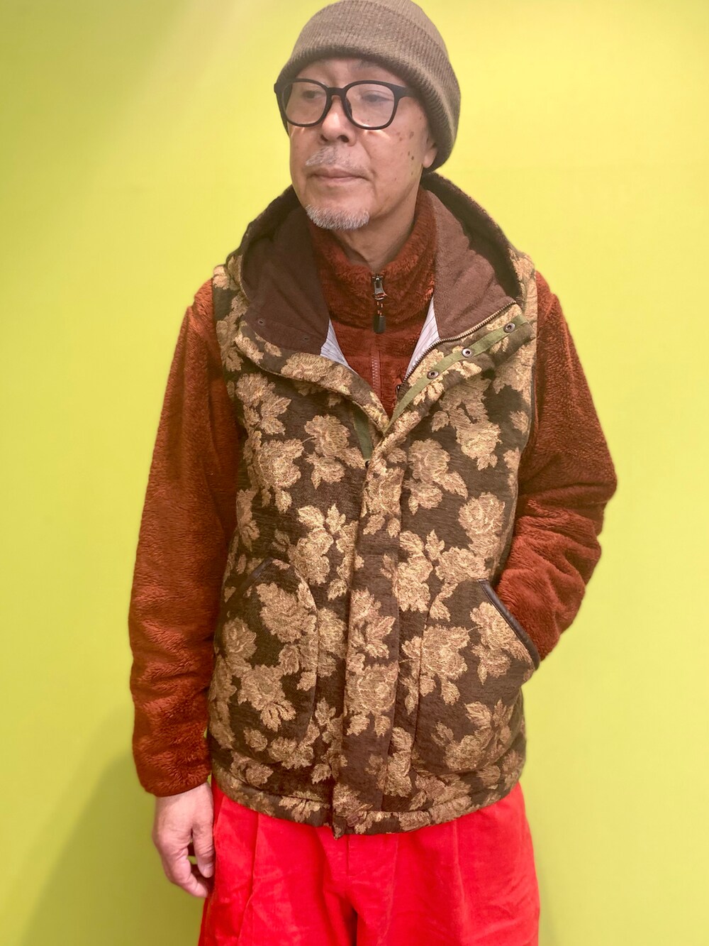 「VOOのアイテム（ベスト、ブラウン系）」を使った、0525kazuさん（メンズ・171cm）の冬コーディネートの4枚目の写真