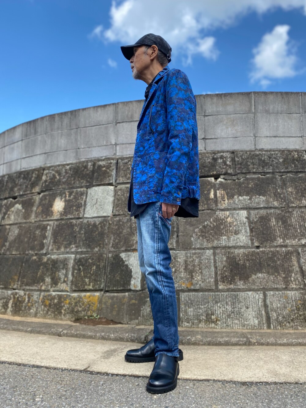 「おやじコーデ、ラフ」｜「mercibeaucoup,のアイテム（テーラードジャケット、ブルー系）」を使った、0525kazuさん（メンズ・171cm）の春コーディネートの5枚目の写真