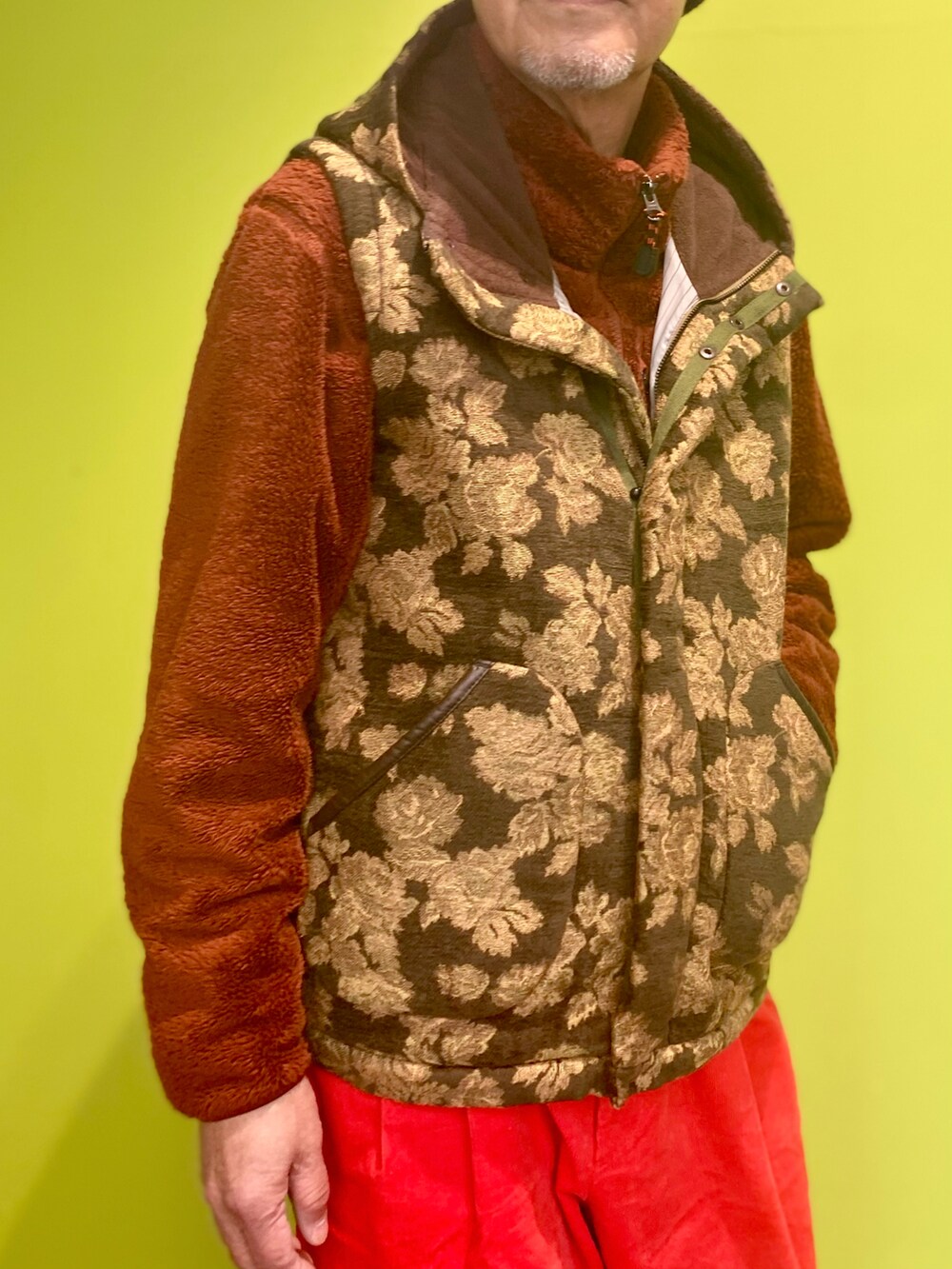「VOOのアイテム（ベスト、ブラウン系）」を使った、0525kazuさん（メンズ・171cm）の冬コーディネートの2枚目の写真