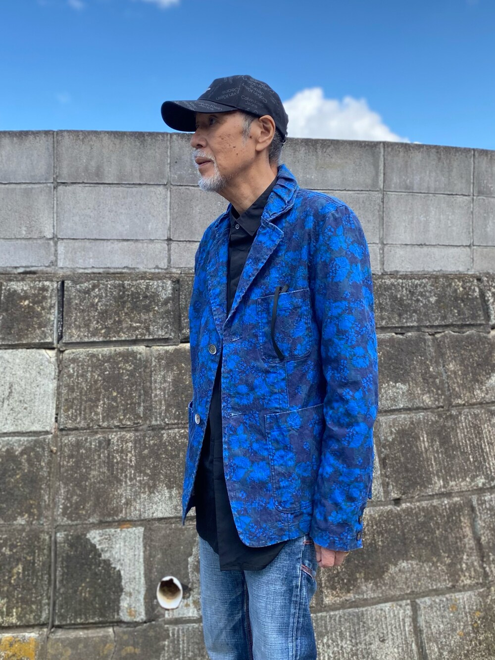 「おやじコーデ、ラフ」｜「mercibeaucoup,のアイテム（テーラードジャケット、ブルー系）」を使った、0525kazuさん（メンズ・171cm）の春コーディネートの2枚目の写真