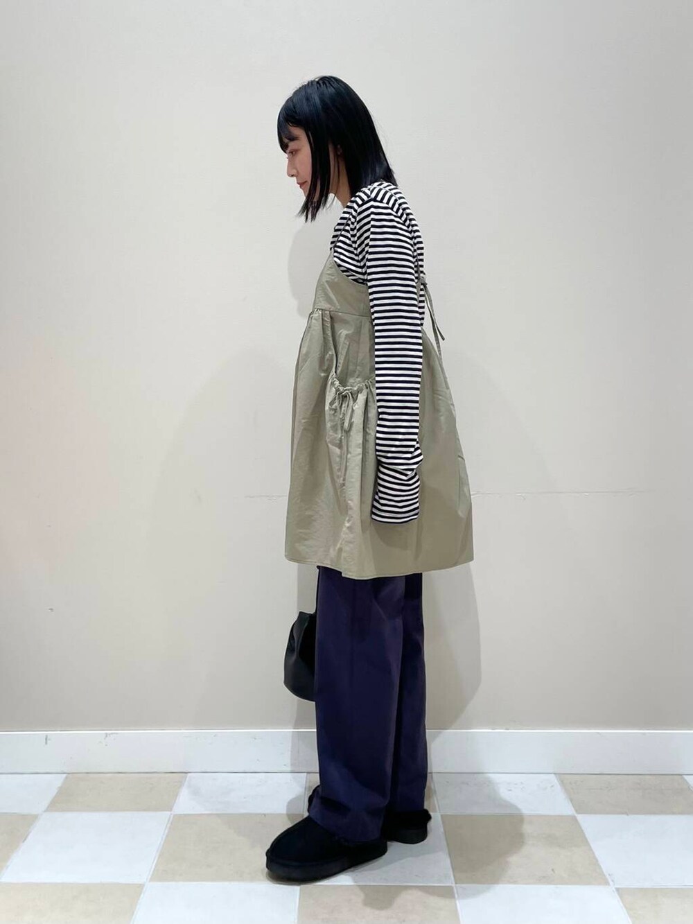 「カジュアルコーデ、春コーデ、休日コーデ、20代、お出かけコーデ、骨格ウェーブ、楽ちんコーデ」｜「URBAN RESEARCHの『MADE IN JAPAN』ウールコットンロングスリーブカットソー（Tシャツ/カットソー、ホワイト系）」を使った、イツミさん（レディース・160cm）の春コーディネートの2枚目の写真