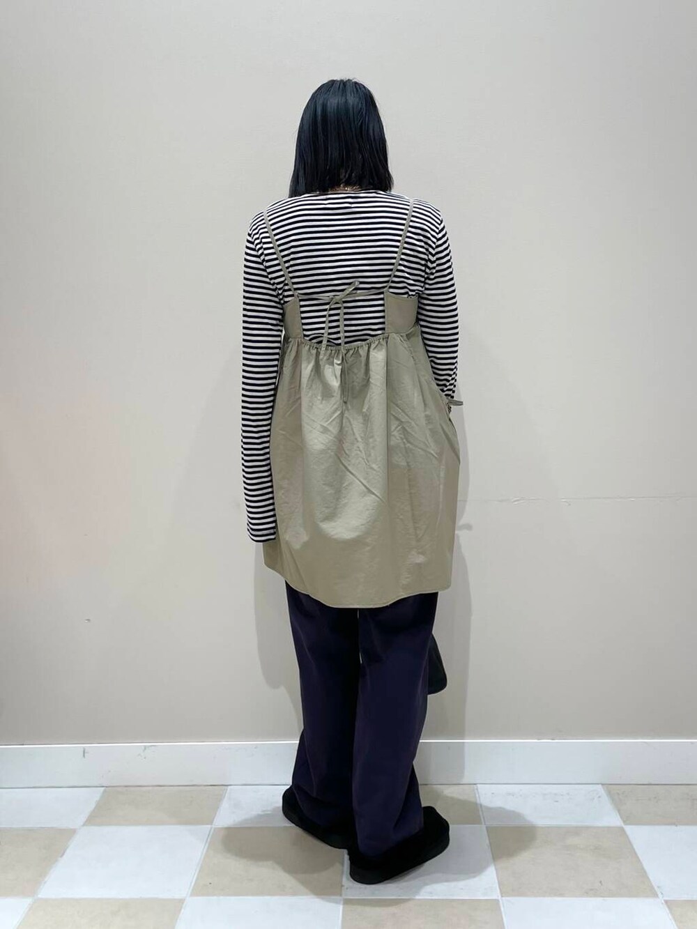 「カジュアルコーデ、春コーデ、休日コーデ、20代、お出かけコーデ、骨格ウェーブ、楽ちんコーデ」｜「URBAN RESEARCHの『MADE IN JAPAN』ウールコットンロングスリーブカットソー（Tシャツ/カットソー、ホワイト系）」を使った、イツミさん（レディース・160cm）の春コーディネートの3枚目の写真