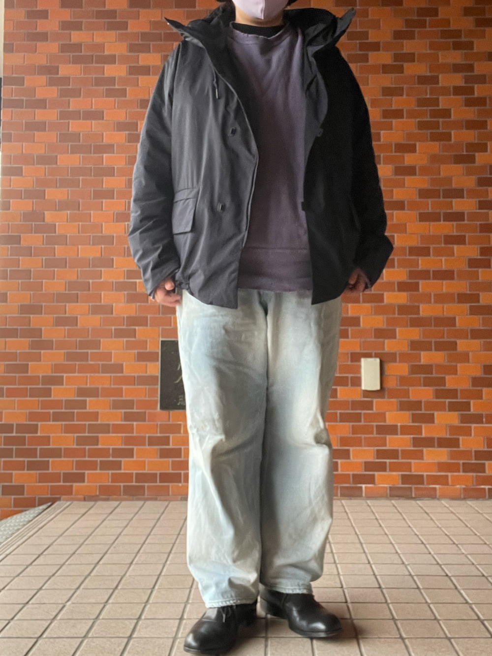 「冬コーデ、TEATORA、ancellm、ダメージスウェット、スウェット、ダメージ加工、デニムパンツ、PETROSOLAUM、レザーシューズ」｜「ancellmのアイテム（デニムパンツ、ブルー系）」を使った、SPADE25さん（レディース・167cm）の冬コーディネートの2枚目の写真